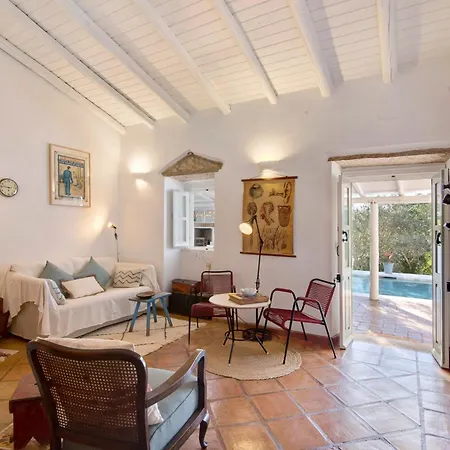 Almoada - Eclectic Boutique Villa